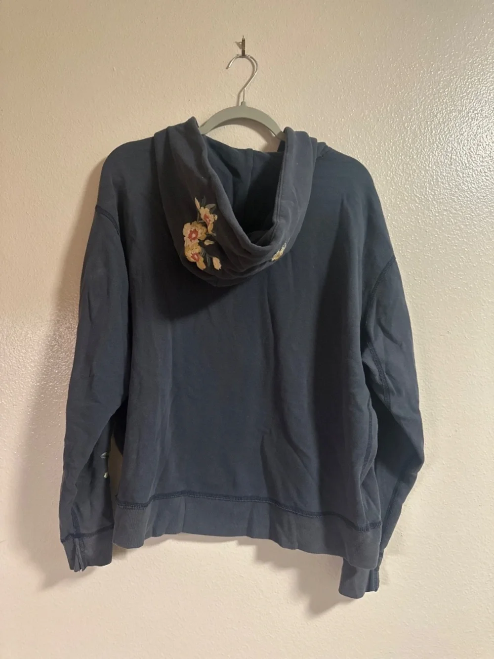 Abercrombie & Fitch Floral Embroidered Hoodie โ Navy Blue โ Pullover Sweatshirt - Picture 6 of 6